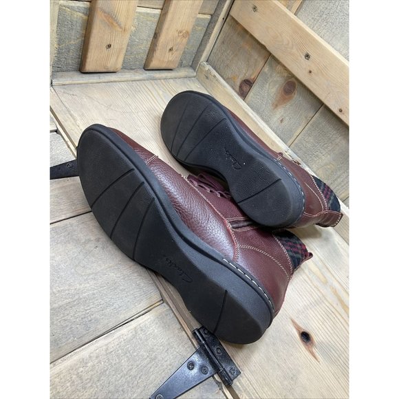 Clarks Cushion Soft Retro Boots Maroon Plaid Accent Zipper US9 - Picture 9 of 10